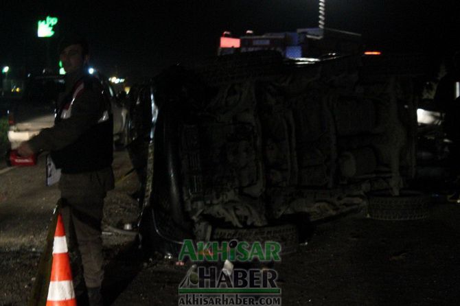 Akhisar’da Akıl Almaz Kaza 1 Kişi Öldü 4 Kişi Yaralandı